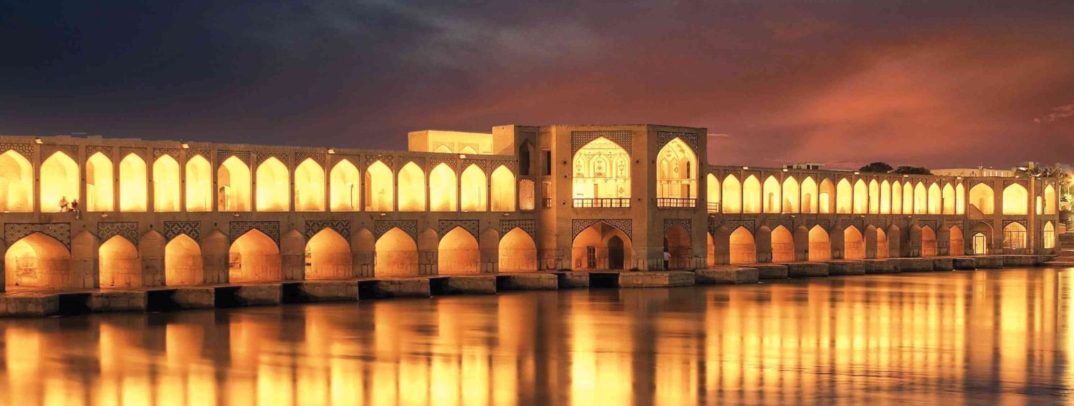 جسر خواجو من المعالم السياحية في اصفهان