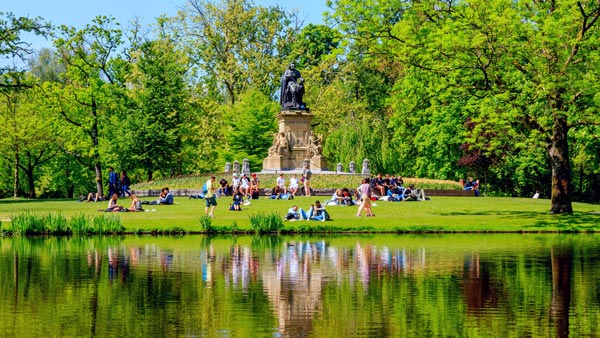 فوندل پارک آمستردام از جاهای دیدنی معروف آمستردام است