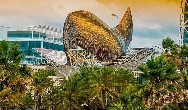 Gold Fish Sculpture, Amazing structures of the world