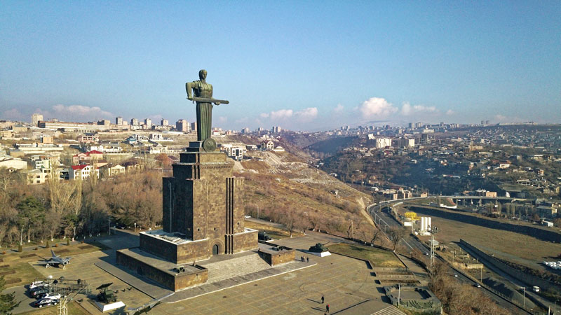 جاهای دیدنی ارمنستان مجسمه مام ارمنستان