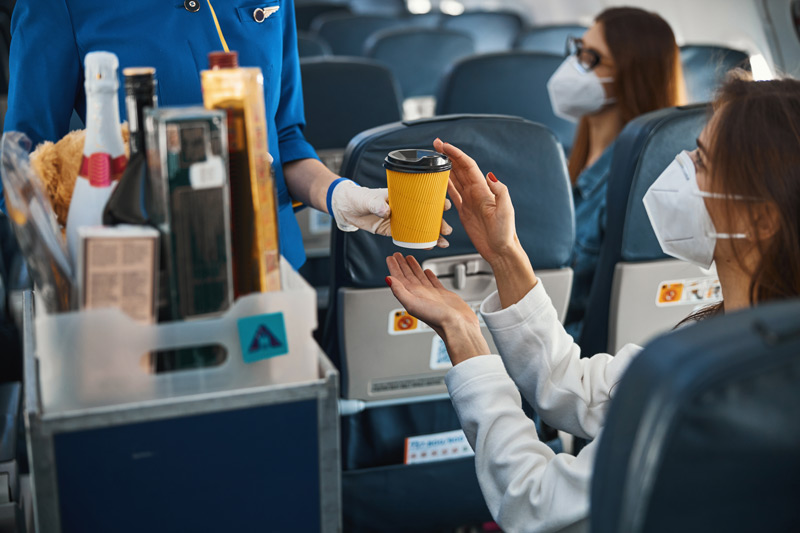 سرو نوشیدنی در هواپیما