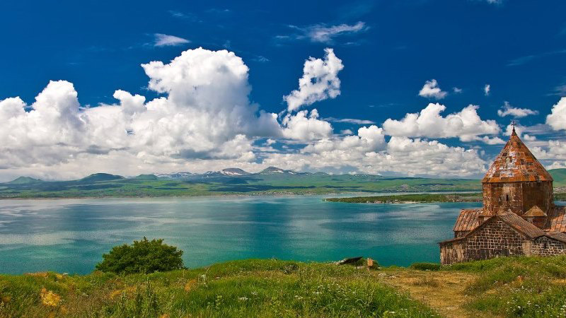 جاهای دیدنی ارمنستان دریاچه سوان