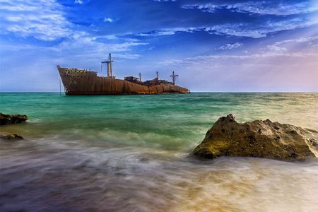 با تهیه بلیط هواپیما مشهد کیش میتوانید با سفر به کیش از دیدنی های کیش لذت ببرید