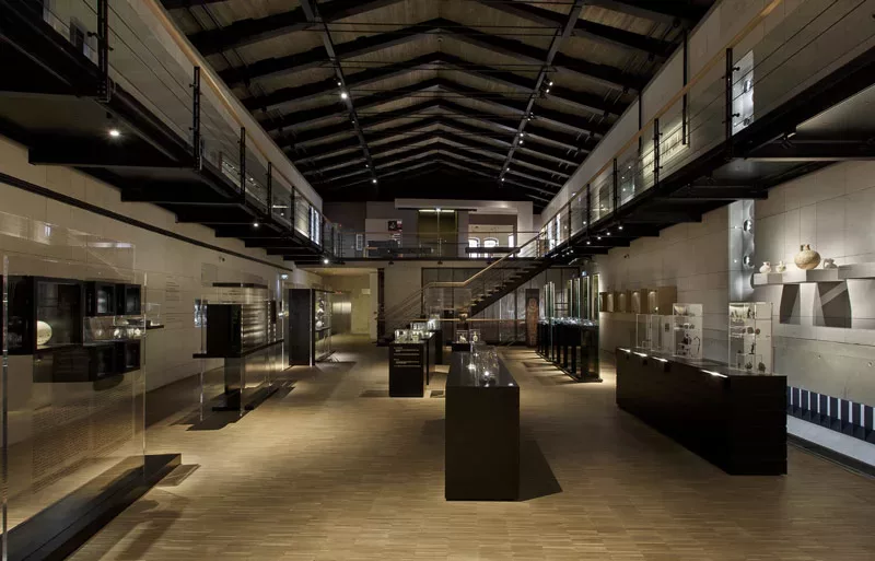 نمای جذاب و مدرن موزه اریمتان آنکارا با نورپردازی خیره‌کننده 