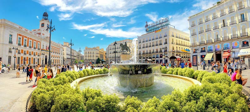 بلازا مايور هي واحدة من الأماكن الشهيرة في مدريد