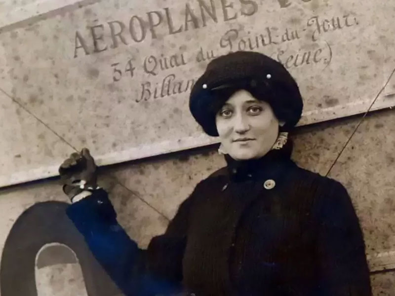 اولین خلبانان زن جهان،رایموند دو لاروش