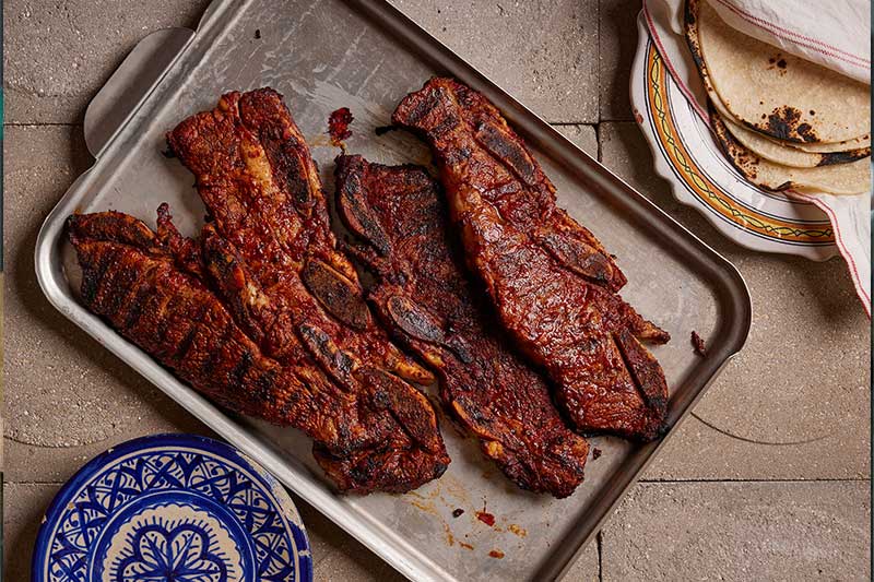 دنده‌های کبابی با ادویه مخصوص – یک غذای سنتی در غذاهای کوبایی