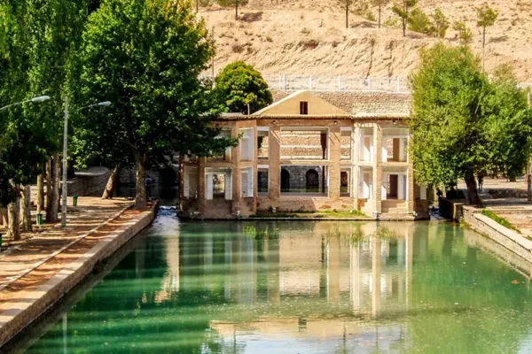 بماذا تشتهر كل مدينة في إيران