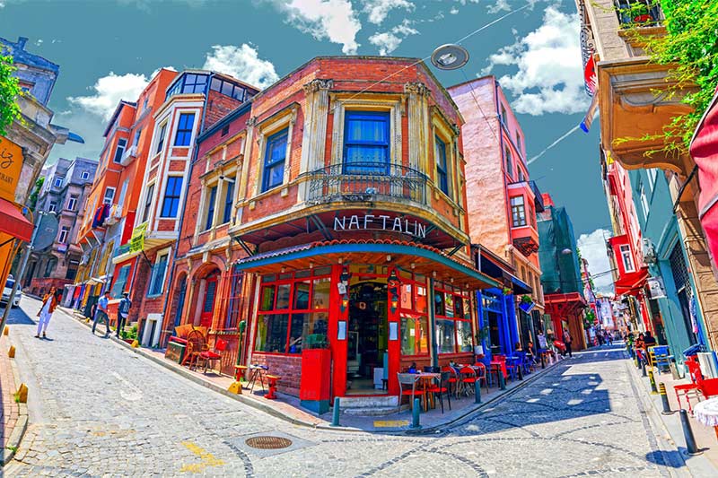 History and the colors of life in the streets of Balat and Fener