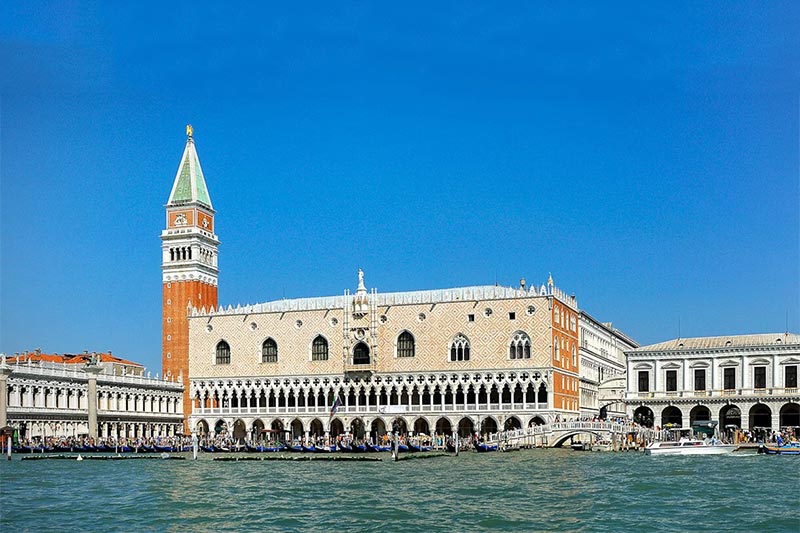 جاهای دیدنی ایتالیا - دیدنی های ونیز - کاخ دوک ها