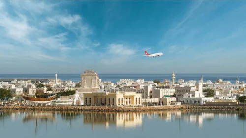 رحلات جوية من مشهد وطهران إلى مسقط